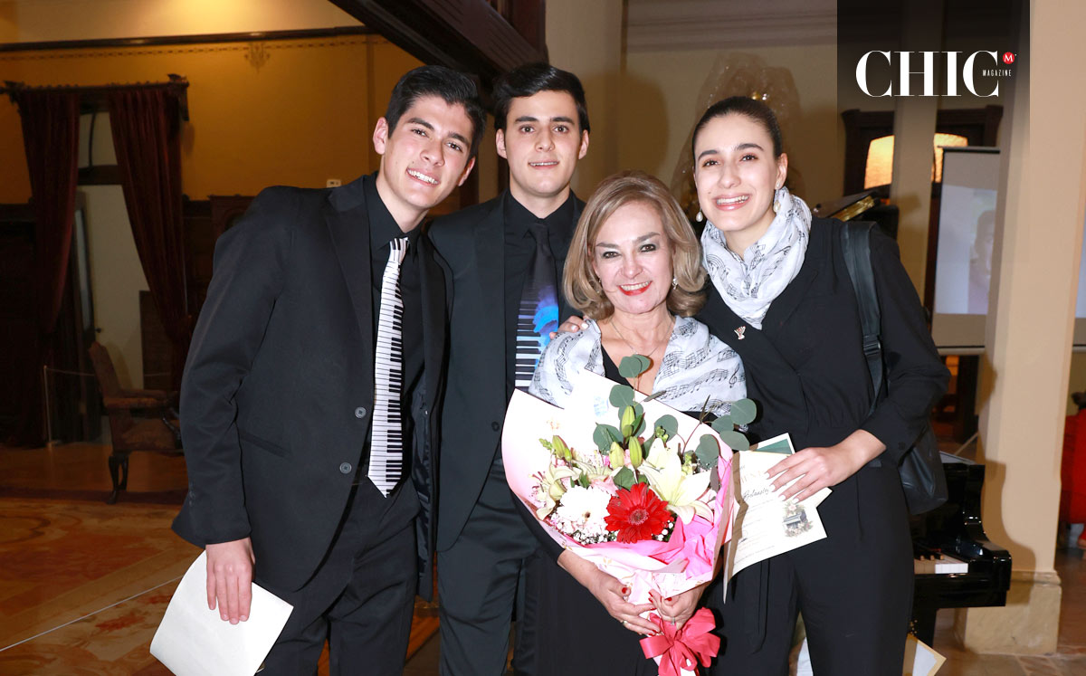Mikel, Jacobo, Blanca Alicia y María Teresa