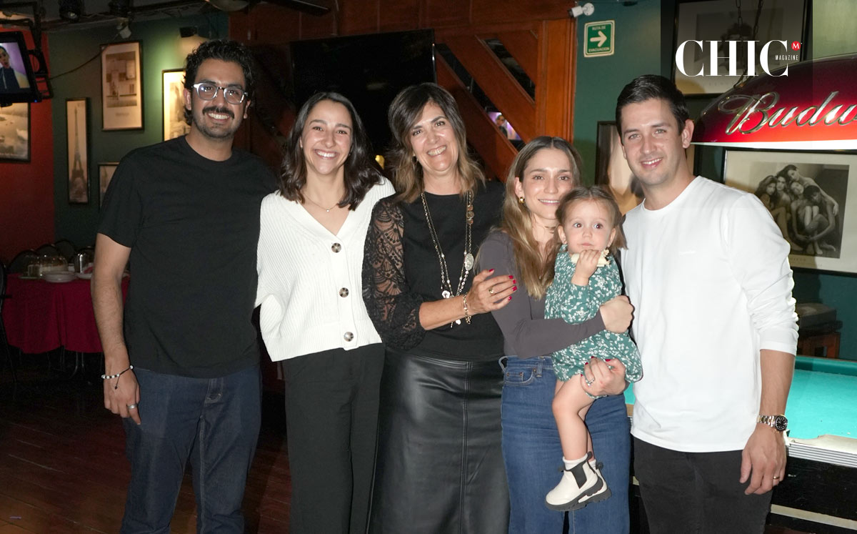 Toño, Sofi, Cristina, Marifer, Aitana y Héctor