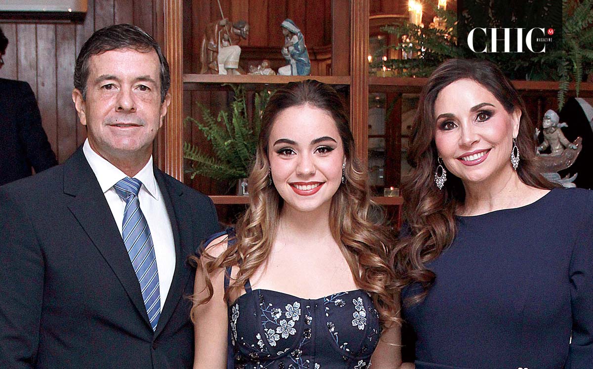 ALEJANDRO FERNÁNDEZ Y REBECA SALAZAR felices de como NATALIA FERNÁNDEZ ha representado al club en este último año