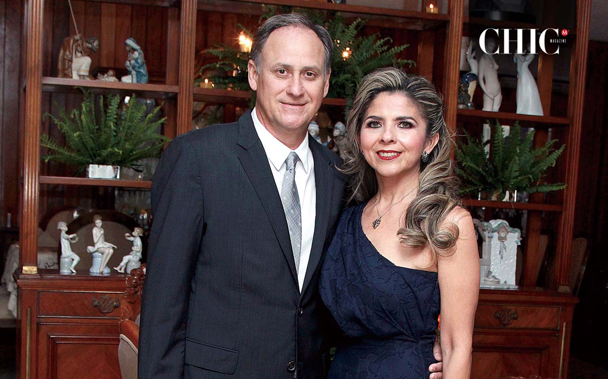 FERNANDO GUTIÉRREZ Y ROXANA DE GUTIÉRREZ no pueden esperar al baile de coronación de Maria Fernanda
