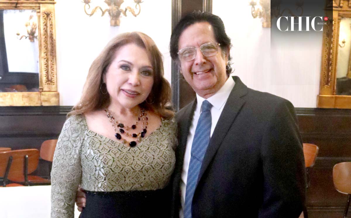 MA. GRACIA GUERRERO DE CRUZ Y JORGE ALBERTO CRUZ disfrutaron de la música en vivo con el saxofonista Aram Castro