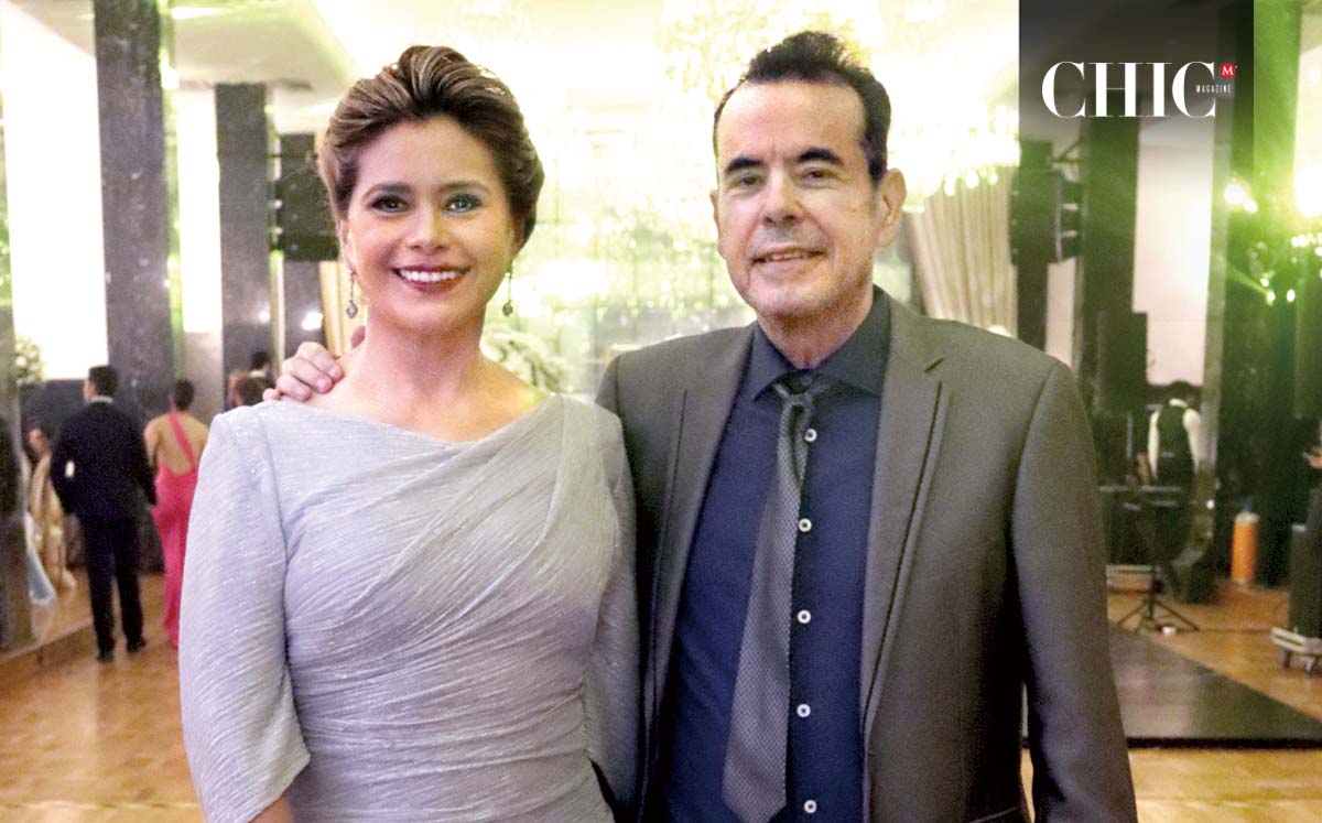 SYLVIA DE PASCUAL Y ANTONIO PASCUAL felices durante el festejo
