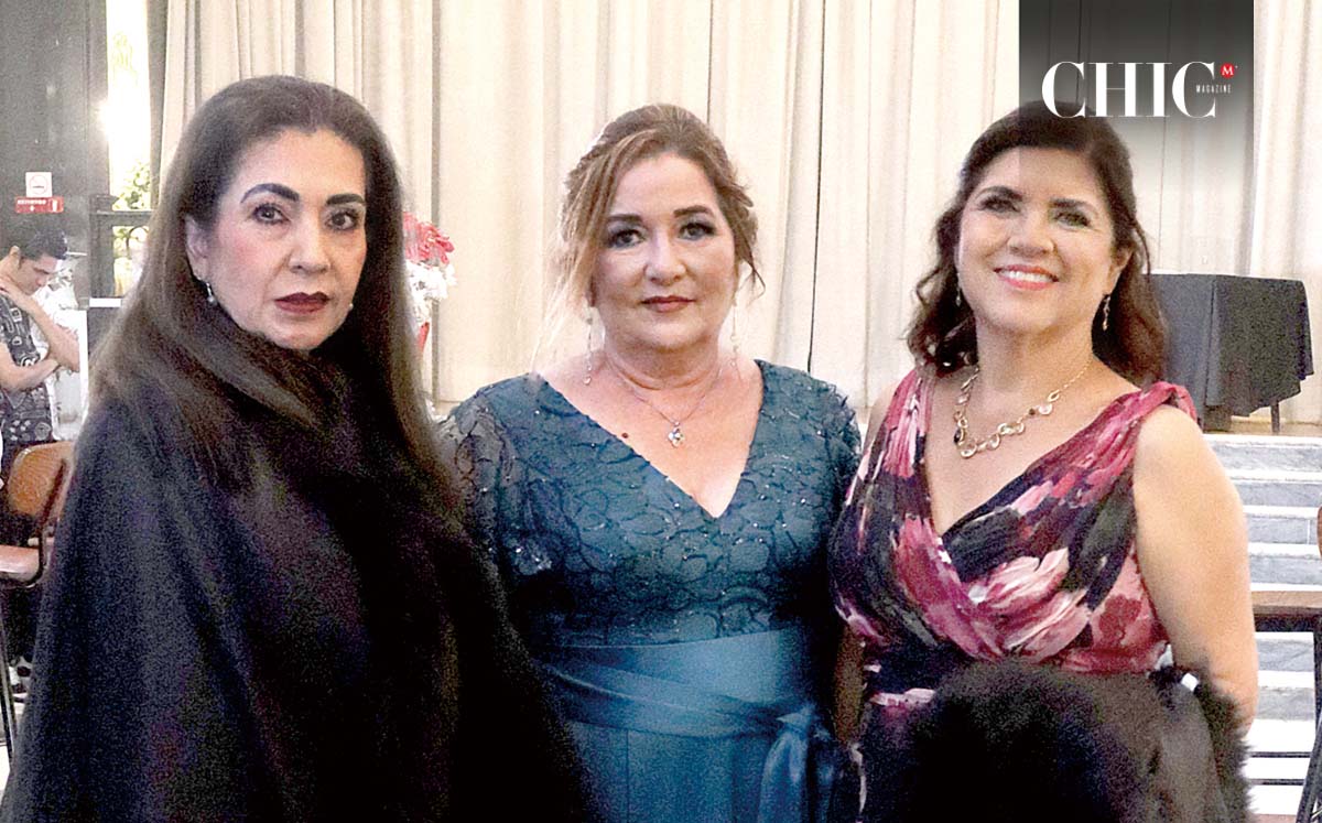 DALIA PECERO, OFELIA DEMENEGHI DE MUELA Y NORINEY ACEVEDO DE MUELA  después de la misa en la Catedral de Tampico se dirigieron al Casino Tampiqueño