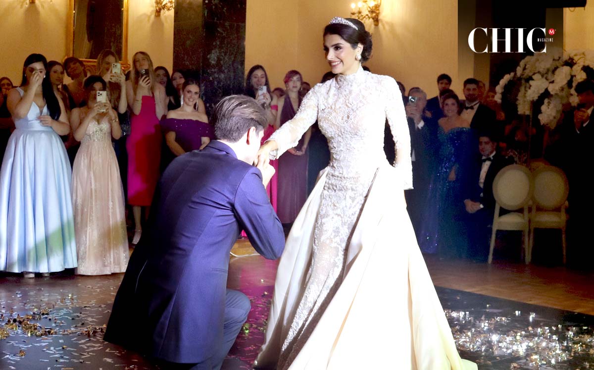 ROXANA FERNÁNDEZ Y ODYSSEAS SAVVALAS sorprendieron a todos bailando el vals que practicaron en sus clases de baile en Grecia