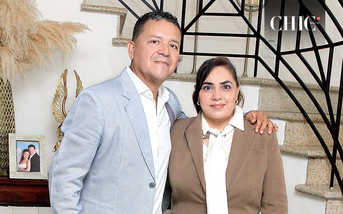 ÓSCAR LARA Y MELBA JONES llegaron con sus mejores outfits al evento