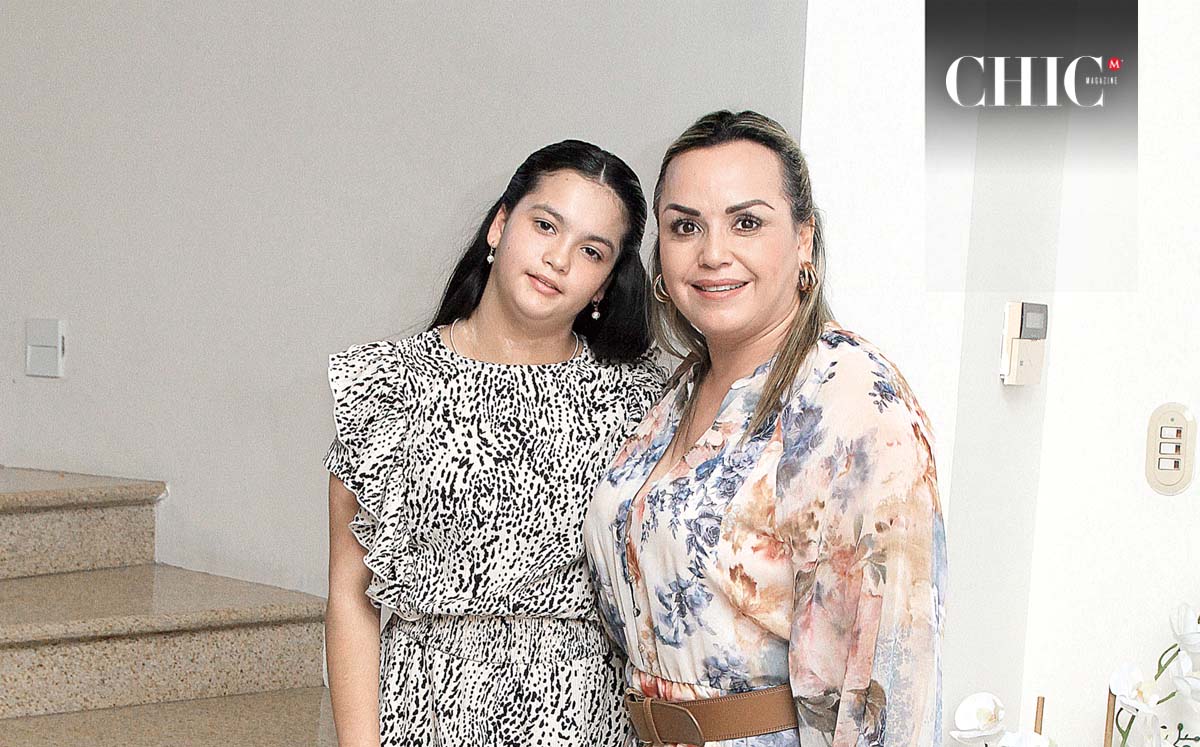 PALOMITA HERNÁNDEZ Y PALOMA GONZÁLEZ disfrutaron de la misa en la Parroquia de Nuestra Señora de la Encarnación
