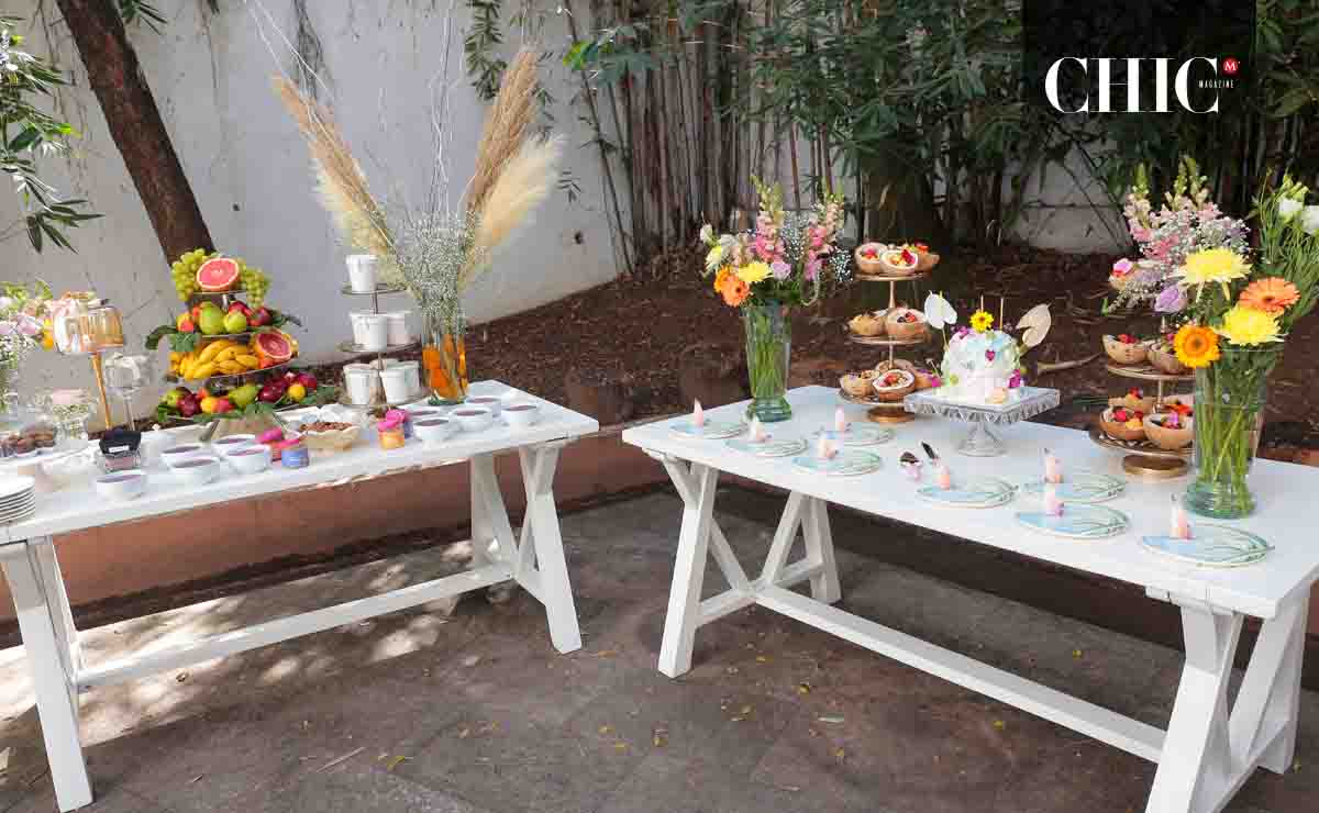 Mesa de postres con el que las festejadas recibieron a sus amigas / Fotos: Daniel Saldívar