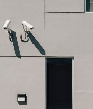 Cómo evitar problemas legales por usar cámaras de seguridad (Freepik)