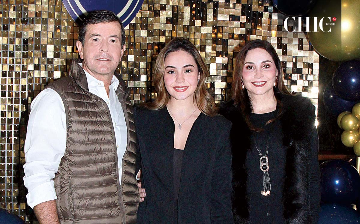 ALEJANDRO FERNÁNDEZ, NATALIA FERNÁNDEZ Y REBECA SALAZAR felices de vivir el 135 aniversario del Casino Tampiqueño