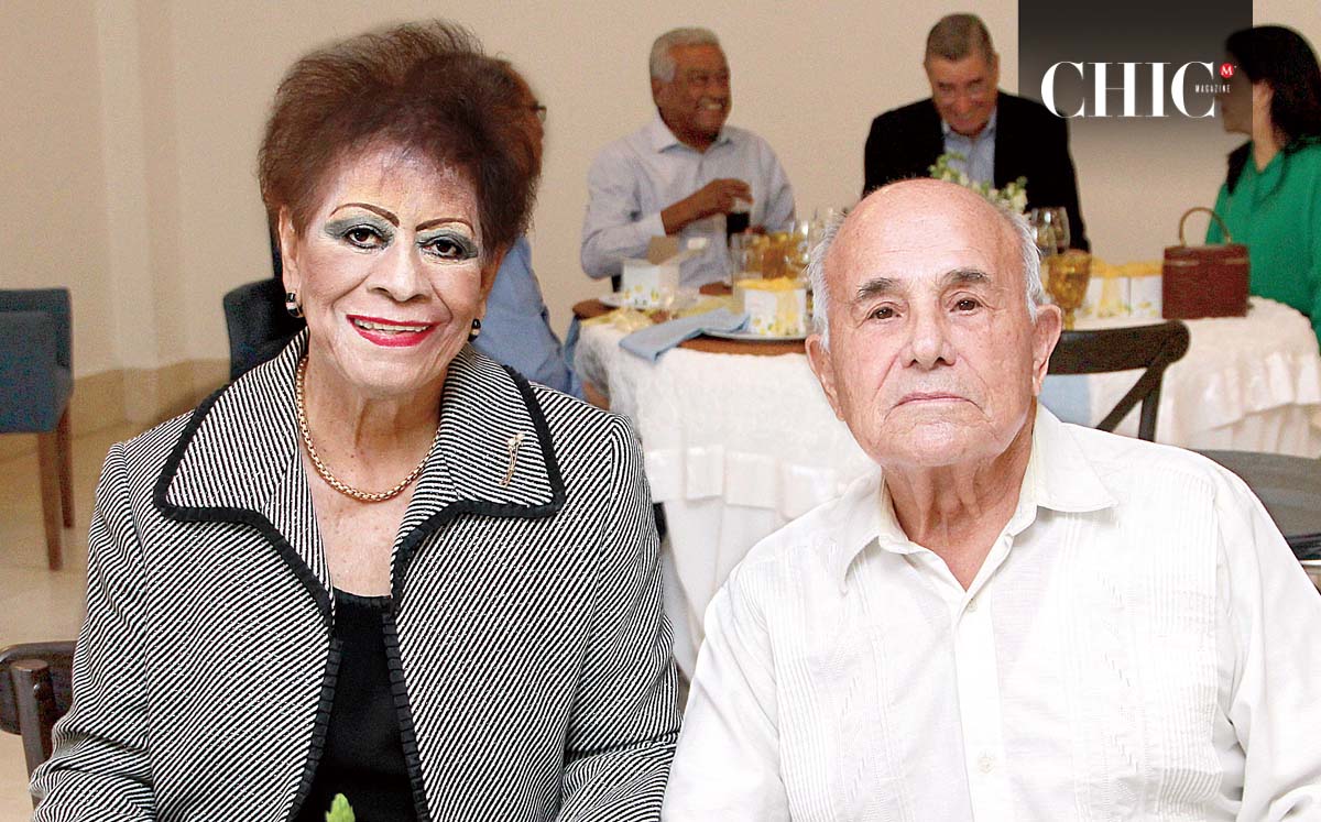 MARTHA GÓMEZ Y ABELINO AGUIRRE disfrutaron de la temática de limones eureka