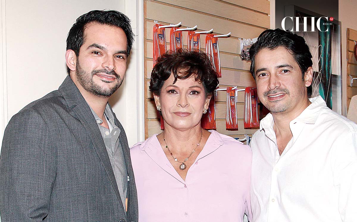 ALAIN LEGORRETA, EVA CONTRERAS Y RAFAEL LEGORRETA nos regalaron sus mejores sonrisas