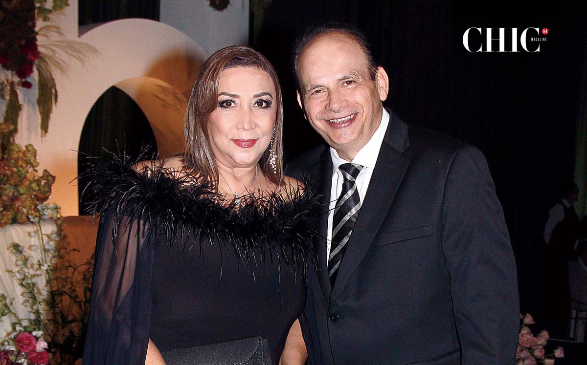 CARMEN BARRAGÁN Y RICARDO MANZUR disfrutaron de la música estuvo a cargo de los hermanos Cavazos de Beat Factory