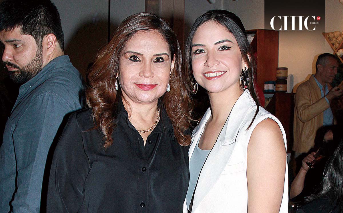 GISELA GONZÁLEZ Y MARIANA MARTÍNEZ degustaron de exquisitos bocadillos y vino rosado