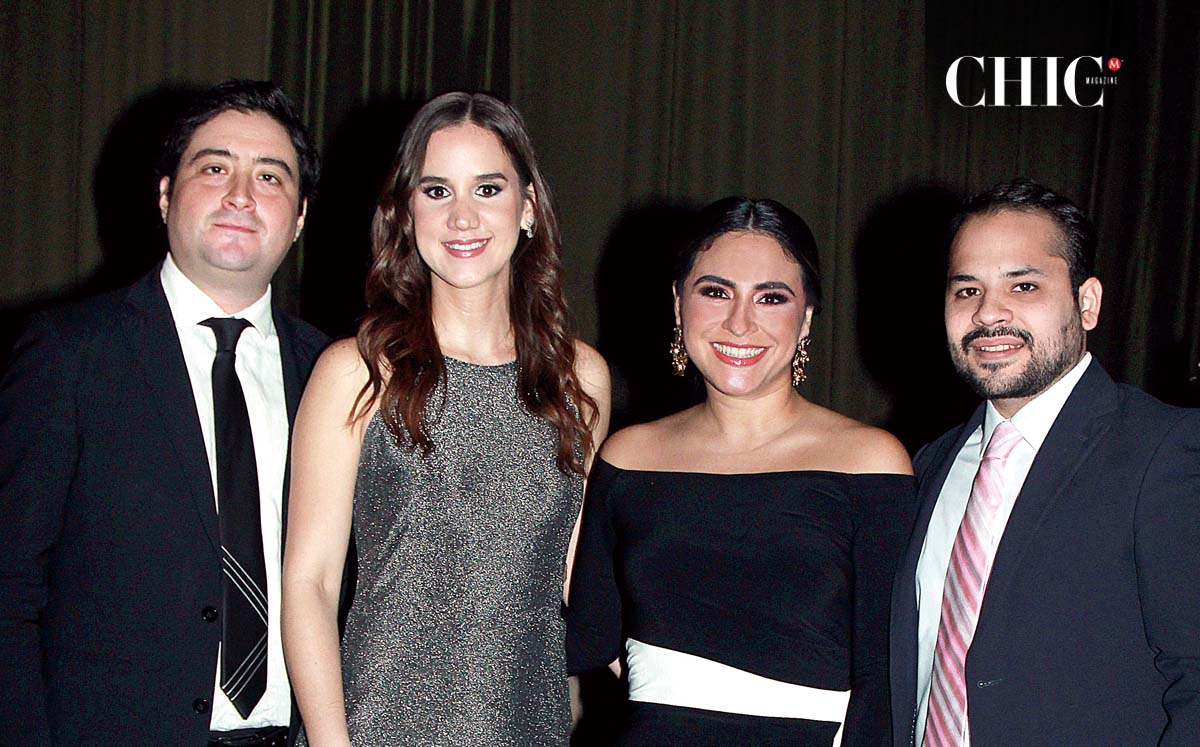 JAVIER ROCHA, MARCELA CANSECO, MÓNICA ZAPIEN Y ALDO DEL ÁNGEL disfrutaron de la misa en la Parroquia de San Pedro y San Pablo