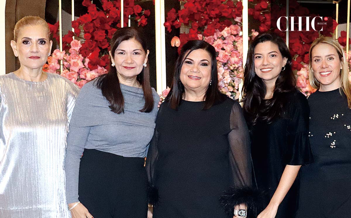 MARÍA EUGENIA GONZÁLEZ, CHIQUIS CASANOVA, MARÍA OTILIA GARCÍA, MARIANA CASANOVA Y LORIS ADAM NADER llegaron puntuales al evento