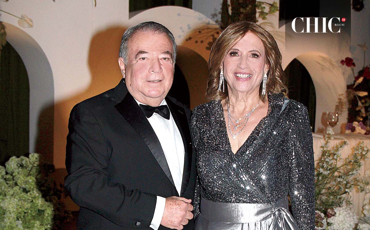 PAPÁS DEL NOVIO. JOSÉ MANUEL BENITEZ Y MARIGEL MANZUR felices por esta unión