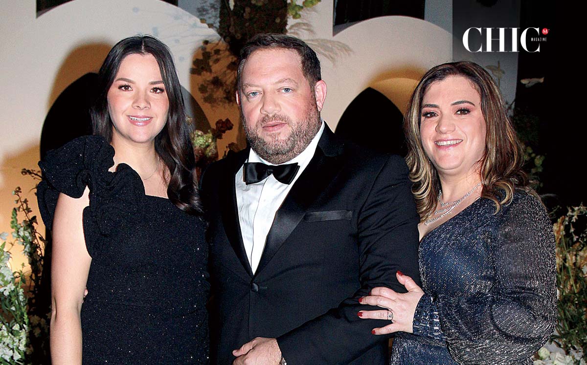 PRISCILA COBOS, JOSÉ MANUEL BENITEZ Y MARIGEL BENITEZ degustaron de crema de espárragos como entrada y medallón de filete como plato fuerte