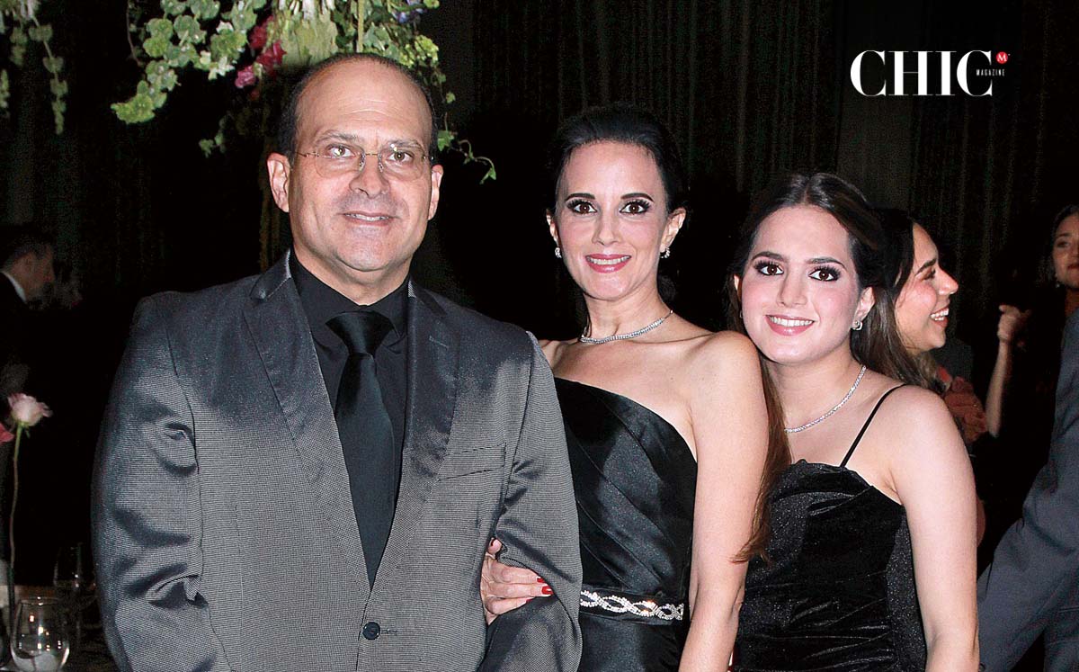 RAÚL MANZUR, ROCÍO GONZÁLEZ Y EVELYN MANZUR nos regalaron sus mejores sonrisas en la boda
