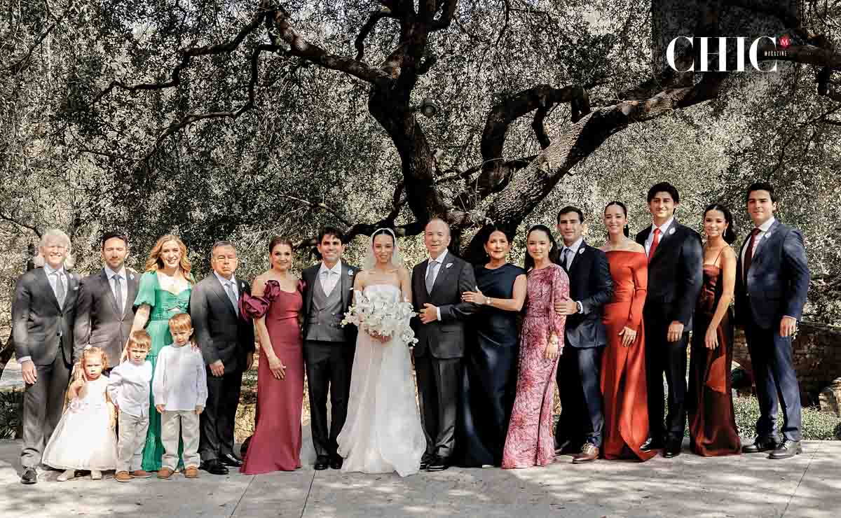 Los novios con sus familiares / Foto: merakiweddings