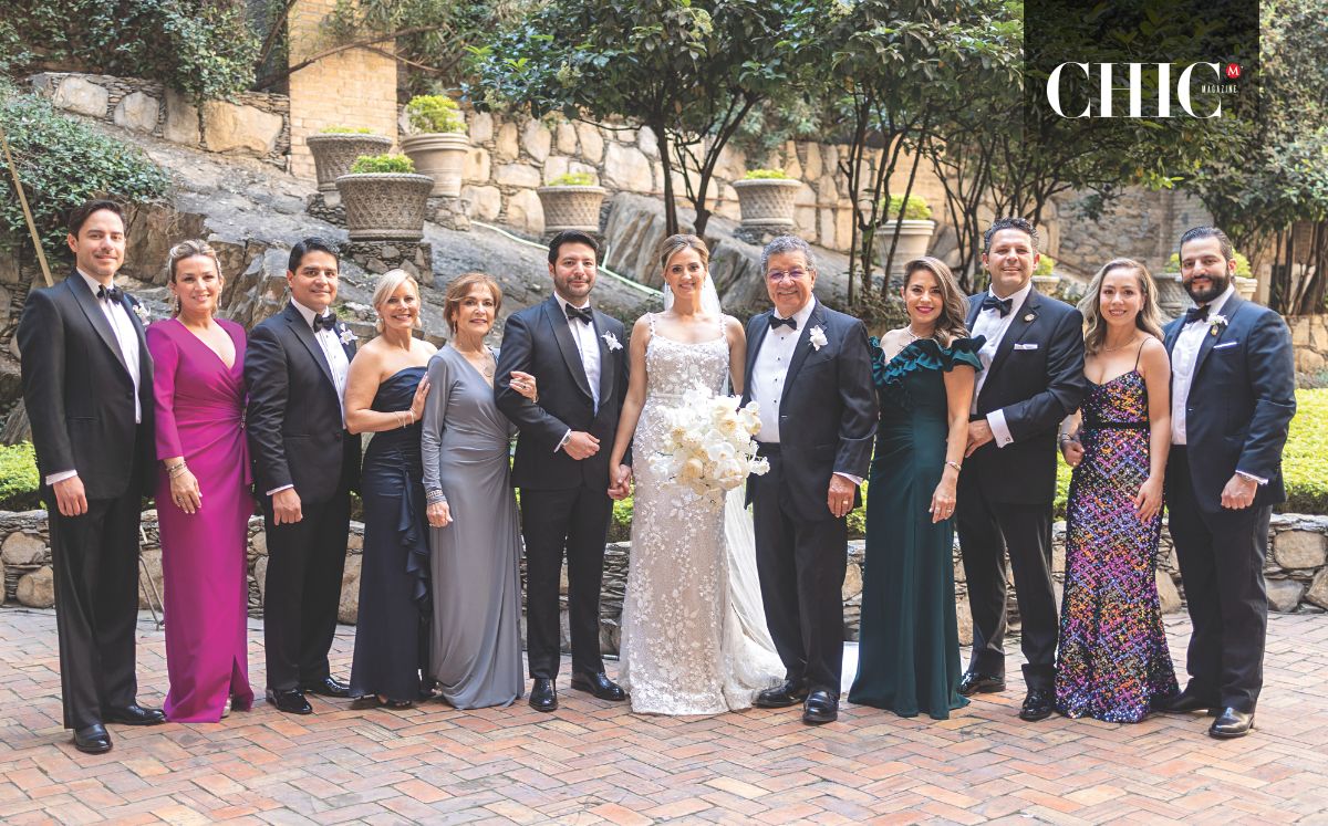 Make Leal y Rodrigo Mireles junto a la familia del novio / Foto: Priscila Mier  @photo_bypriscilamier