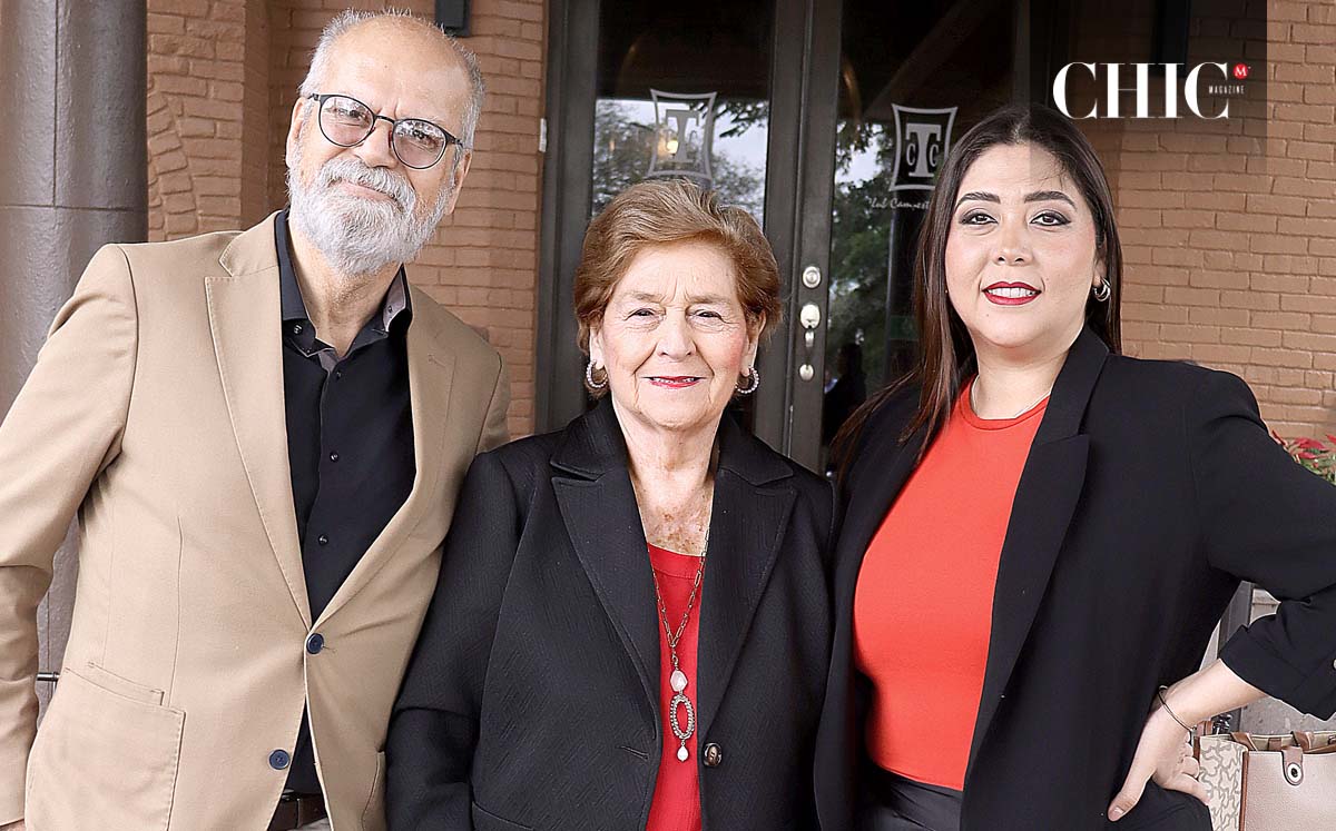 PEDRO RIVERA, NORINEY DE LA GARZA Y THELMA CASTRO felices apoyando a la Casa Alzheimer Florentino Terán Ramón