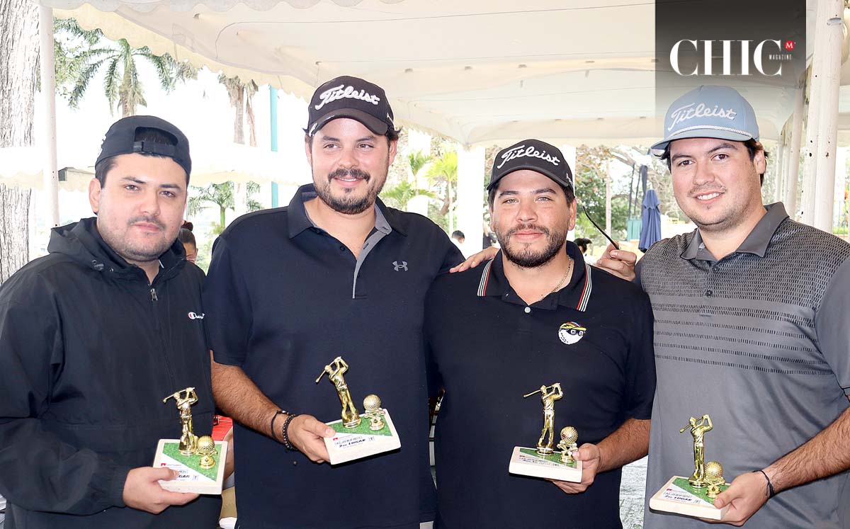 CARLOS RIVERA, OSCAR JAIME RAMOS, FABIO D'AGOSTINO Y ALBERTO BARTNECHE felices en la ceremonia de premiación