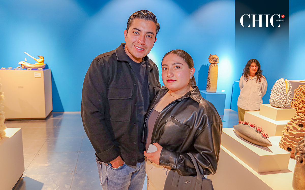 Adrián Muñoz  (Edgar Segura)y Frida Sánchez