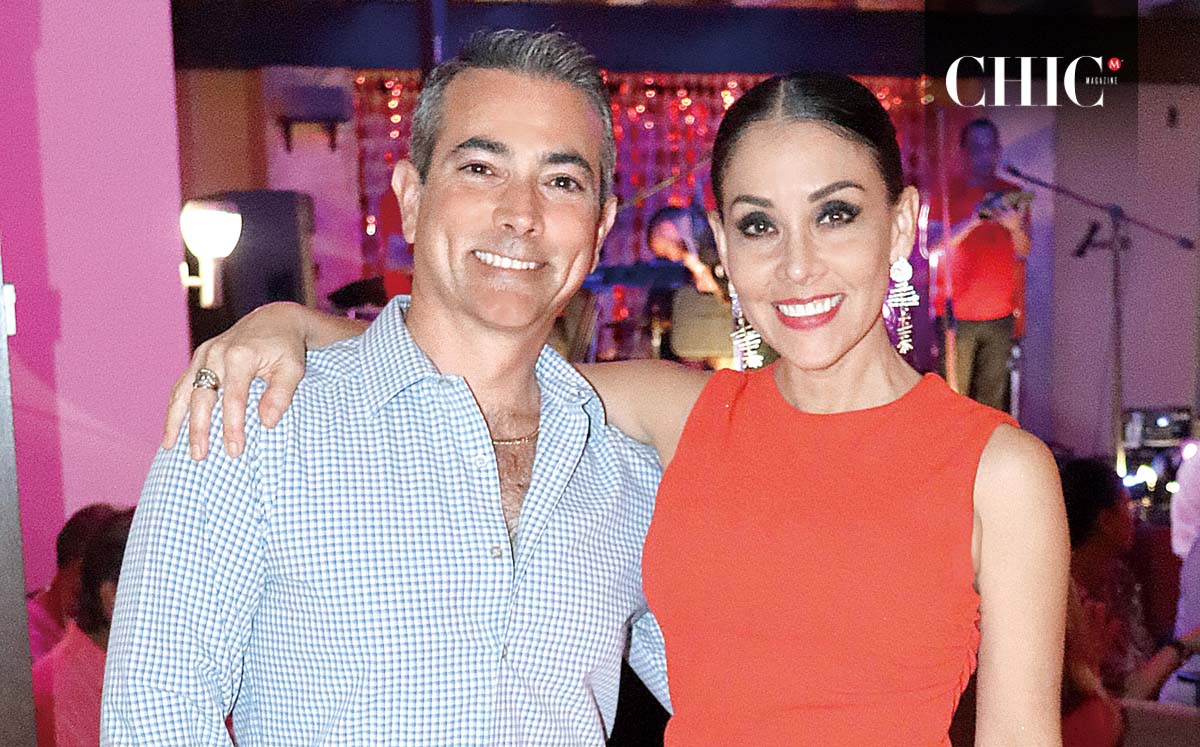 CÉSAR REYES Y GLORIA ALFARO disfrutaron de la música del grupo Bossa Beat