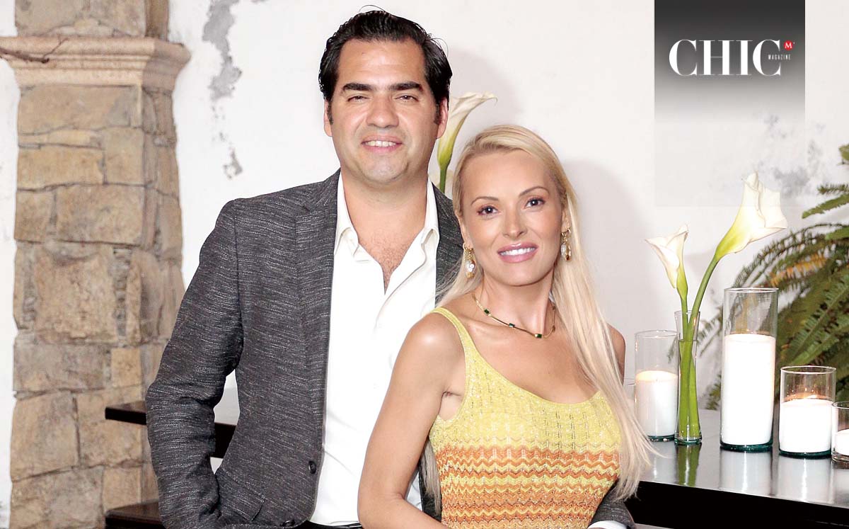 FERNANDO MARTÍNEZ Y SOFÍA GUAJARDO les desearon a los novios mucha prosperidad en esta nueva etapa