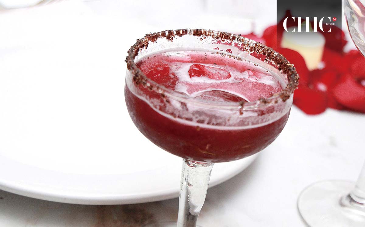 Durante la noche, se sirvieron variedad de cocteles, como mezcal, jamaica y uno de chile de árbol con un toque de incienso de canela