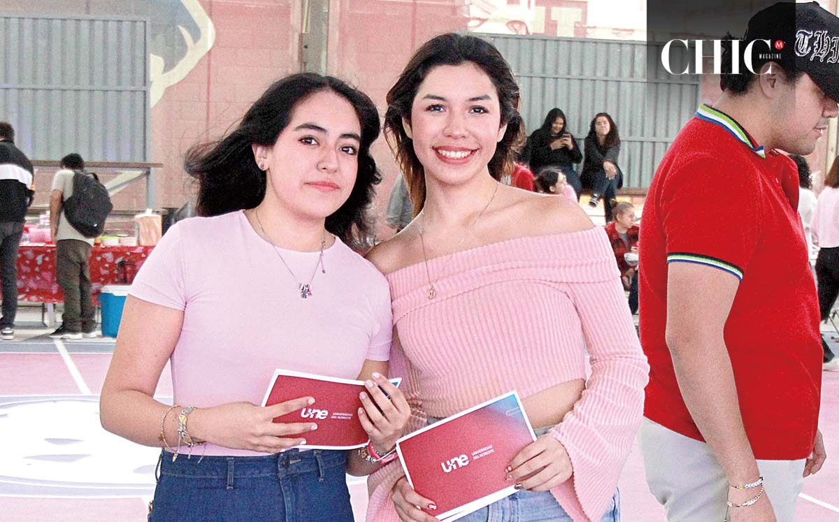 PALOMA RODRÍGUEZ Y CAMILA GONZÁLEZ disfrutaron de una feria donde podían comprar una gran variedad de regalos