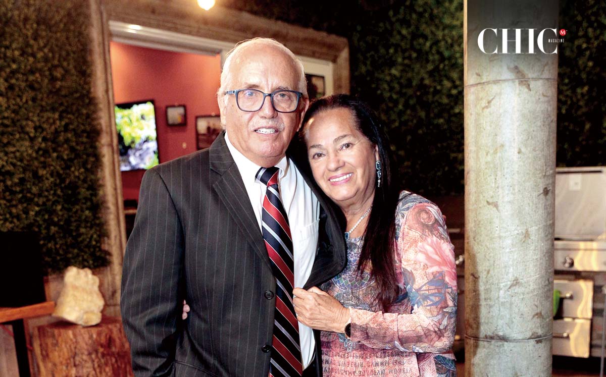 SALVADOR MARTÍNEZ Y AMELIA MARTÍNEZ disfrutaron de la música del DJ Federico Rocha