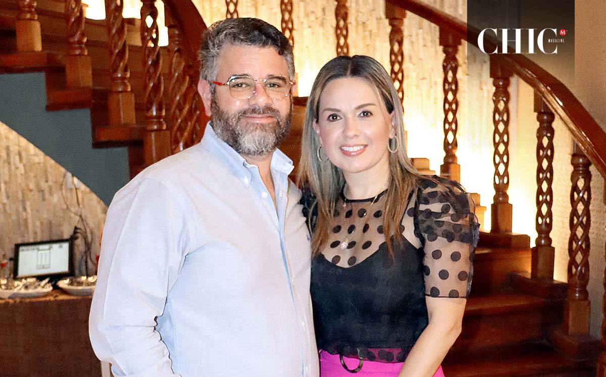 REYNALDO SANTOS Y MARLENE SÁNCHEZ felices durante la cena en el Porvenir