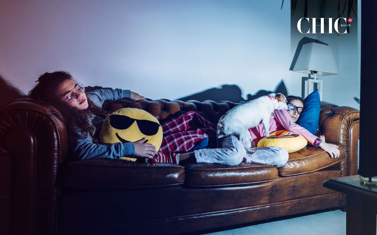 Conoce por qué dormir con la televisión encendida te afecta (Freepik)