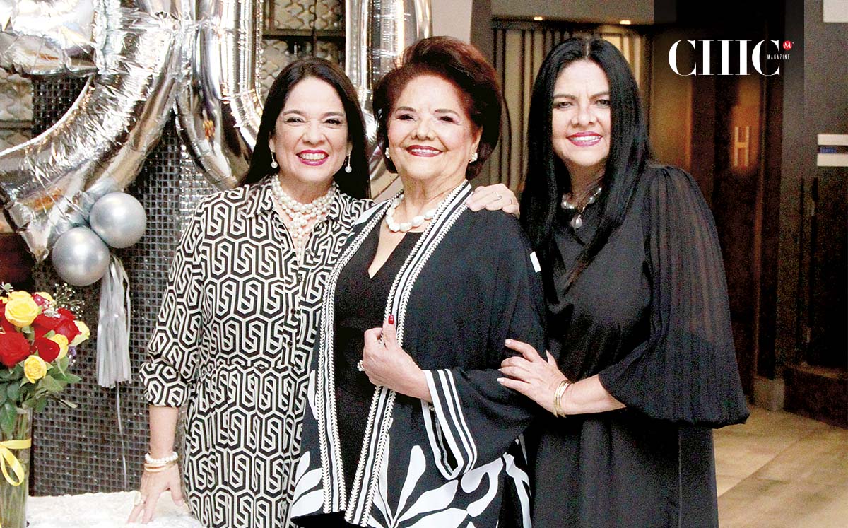 ELEONORA VÁZQUEZ Y ELSA VÁZQUEZ fueron las organizadoras del cumpleaños de ELSA VÁZQUEZ
