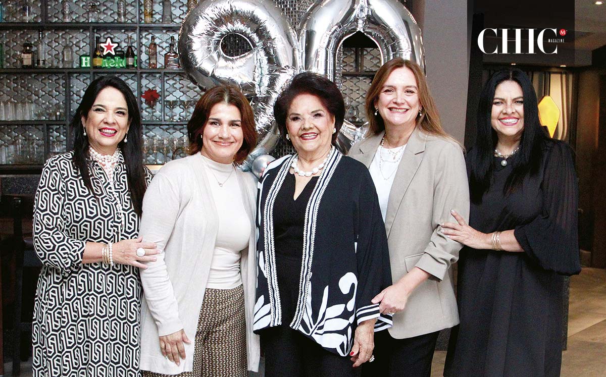 ELEONORA VÁZQUEZ, SUSANA LARIA, ELSA VÁZQUEZ, ELVIA CONTRERAS Y ELSA VÁZQUEZ nos regalaron sus mejores sonrisas