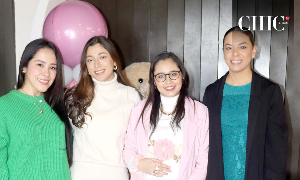SOFÍA GARCES, DANNA LAZARINI, JESSICA MARTÍNEZ Y FABIOLA QUIROZ invitadas fueron recibidas por una decoración en tonos rosa pastel, flores y ositos