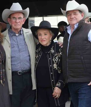Raquel Serna de Flores, Don Florencio Flores Aguirre, María de la Luz Garza Tamez y Miguel Ángel Flores Garza / Fotos: Cortesía