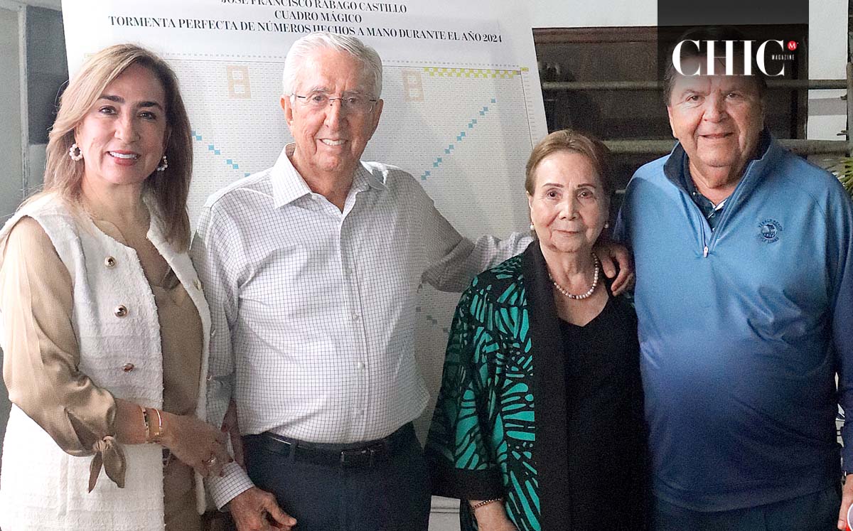 DIANA TREVIÑO, PEPE RÁBAGO, OFELIA DE RÁBAGO Y MIGUEL ÁNGEL RÁBAGO felices durante la presentación de Tormenta Perfecta