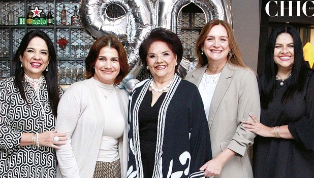 ELEONORA VÁZQUEZ, SUSANA LARIA, ELSA VÁZQUEZ, ELVIA CONTRERAS Y ELSA VÁZQUEZ nos regalaron sus mejores sonrisas