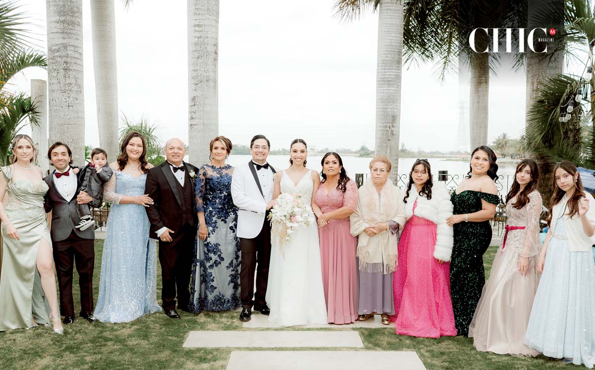 RUBÉN VALENCIA Y ARANTZA MEDINA JUNTO A SUS FAMILIAS disfrutando de un momento especial