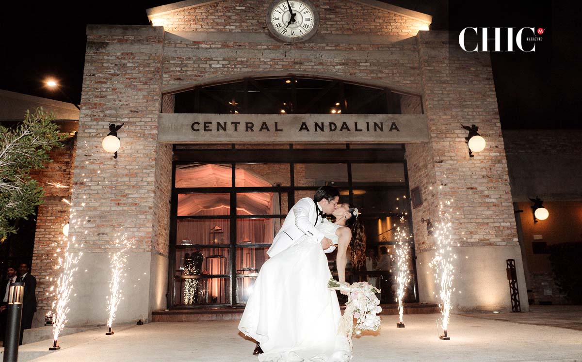 RUBÉN VALENCIA y ARANTZA MEDINA teniendo un momento de ensueño en su boda