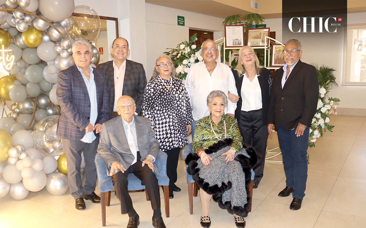 EDUARDO LEIJA, SILVIA LEIJA, HUGO LEIJA, ELSA DE LEIJA, EDUARDO VÍCTOR LEIJA Y CONSUELO AGUILAR nos regalaron sus mejores sonrisas en el cumpleaños
