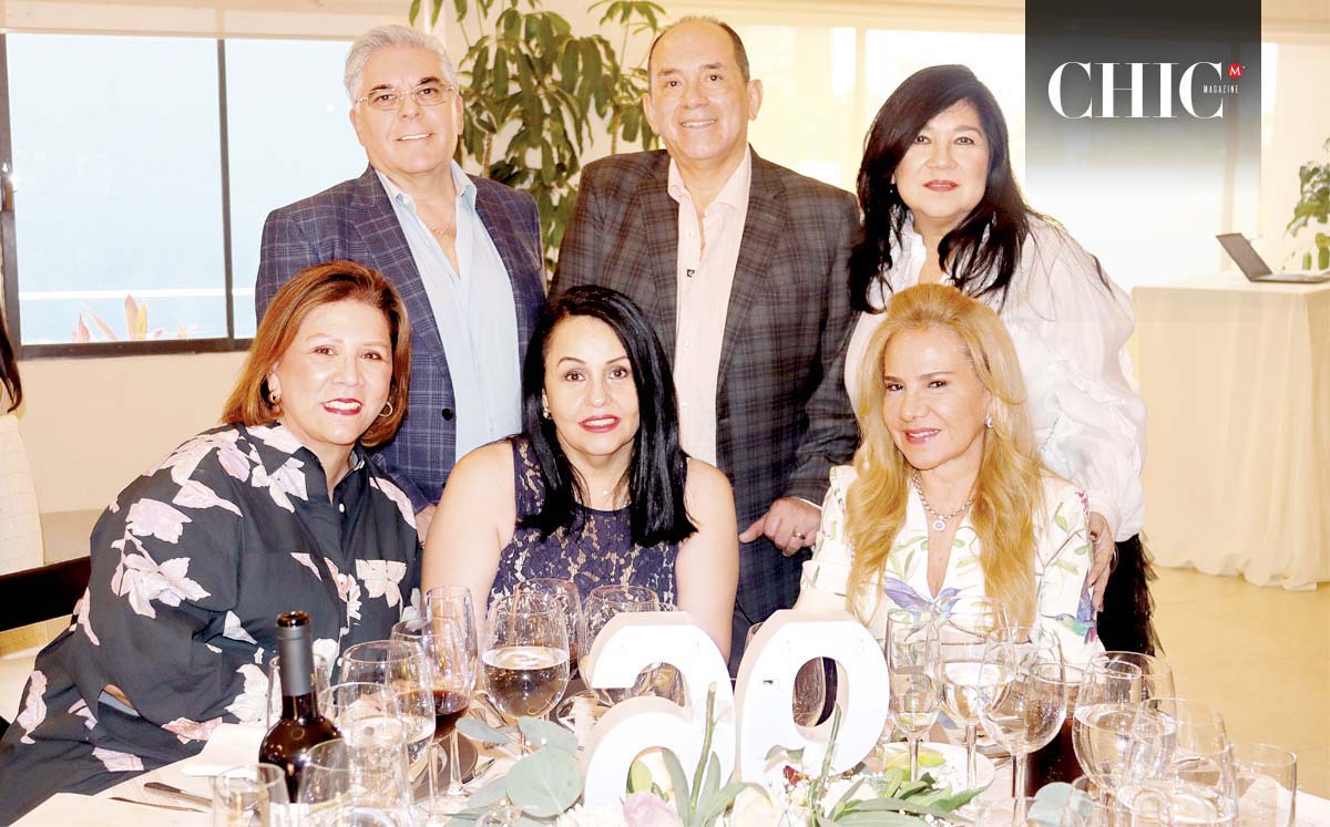 LILIANA SORIANO, EDUARDO LEIJA, CARLOS SILVA, ISABEL RIVERA, ADRIANA OJEDA Y NORA DEANTES llegaron con sus mejores outfits al evento