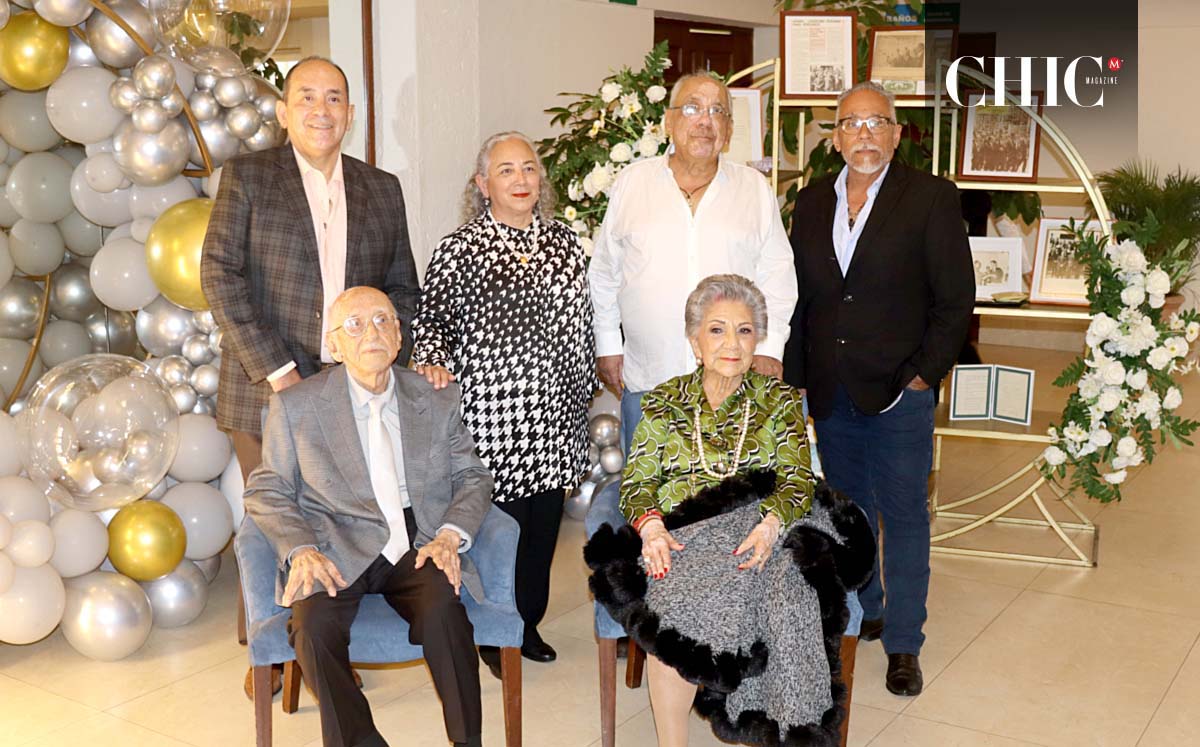 EDUARDO LEIJA, SILVIA LEIJA, HUGO LEIJA, EDUARDO VÍCTOR LEIJA Y CONSUELO AGUILAR  vivieron un lindo momento durante el festejo