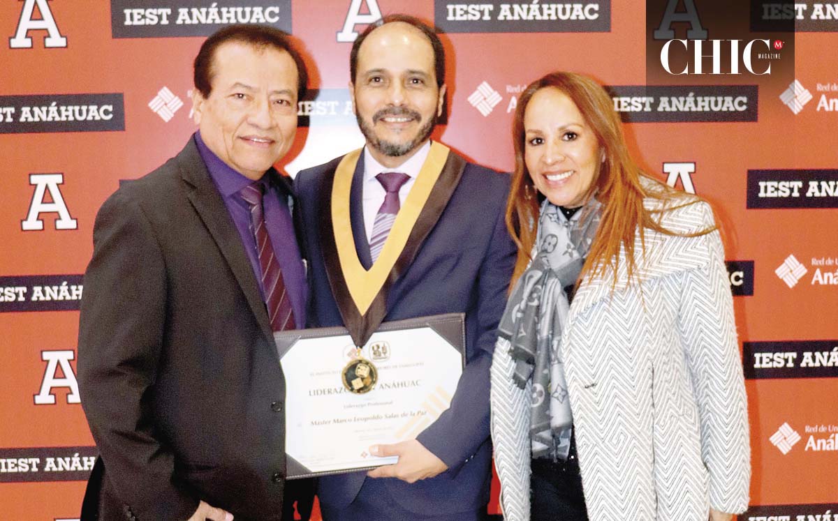 GERARDO SALAS Y MARÍA INÉS SALAS felices por MARCO LEOPOLDO SALAS por recibir el reconocimiento al Liderazgo Profesional