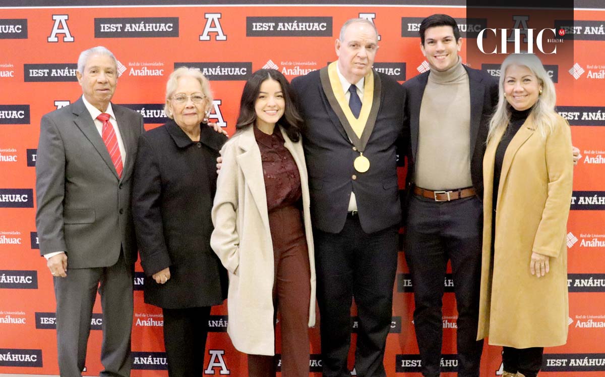 JORGE DEUTSCH acompañado de su familia recibió la medalla al Liderazgo Académico Internacional