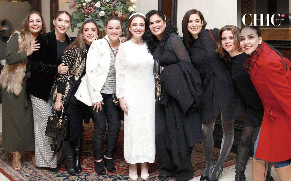 ALE GUERRERO, DENISSE ALEMÁN, MARIANA CONDE, ERIKA RIVERA, CARLA MEDELLÍN, TANIA RODRÍGUEZ, ALEX GAXIOLA, ADRIANA GARCÍA Y GLORIA ALFARO felices