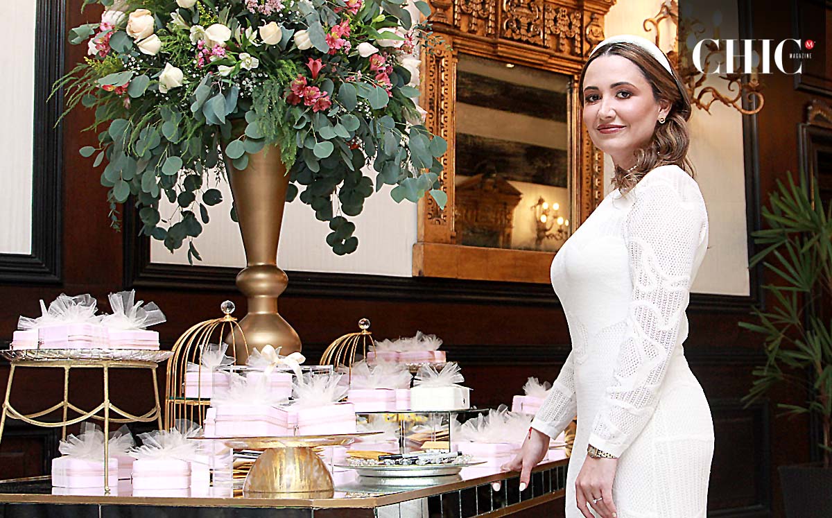 CARLA MEDELLÍN disfrutó de crepas y un delicioso pastel de chocolate