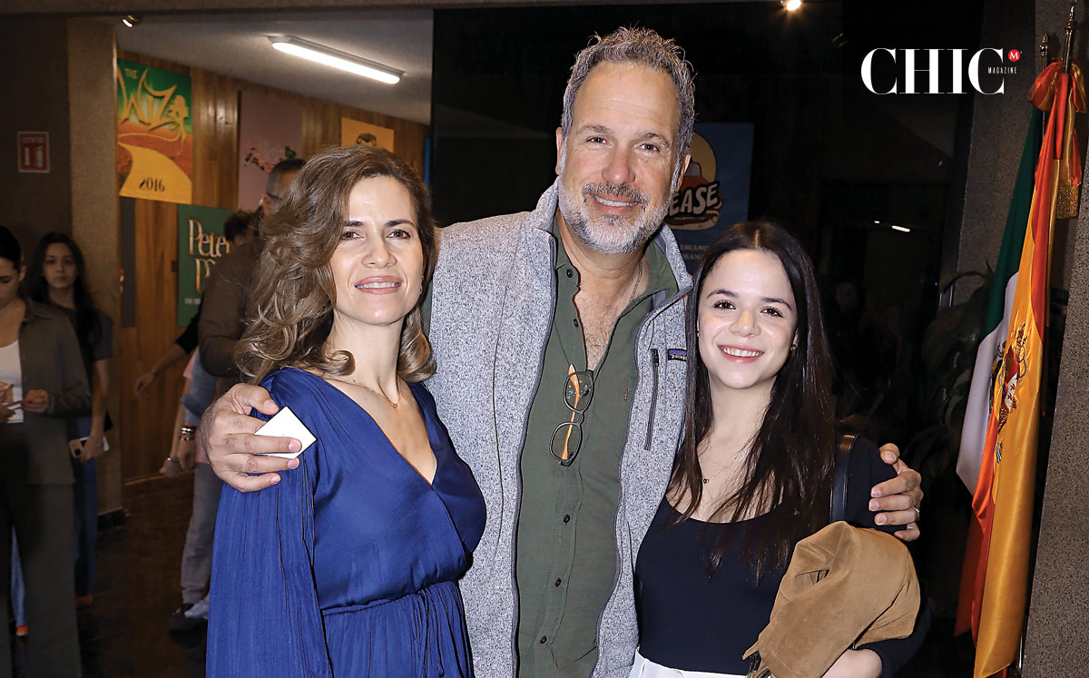 Daniela Daccaret de González,  Marcelo González y Krista González
